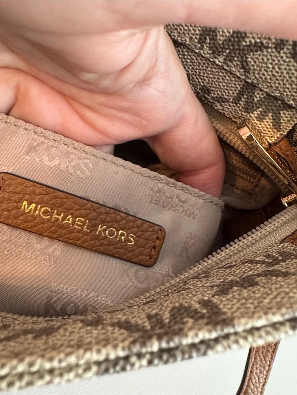 Michael Kors Jet Set Travel Messenger Bag